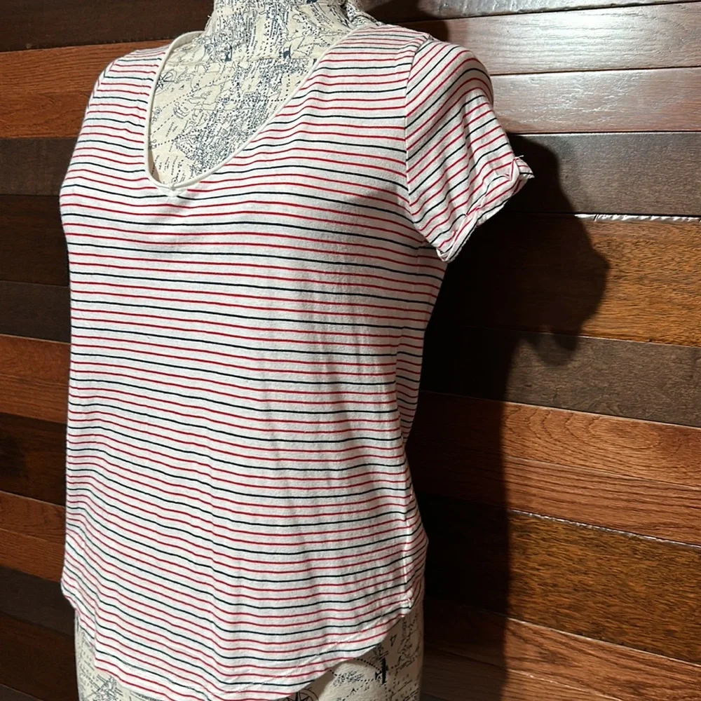 Aeropostale V Neck Short Sleeve Red and Black Striped Tee Shirt - Picture 4 of 9